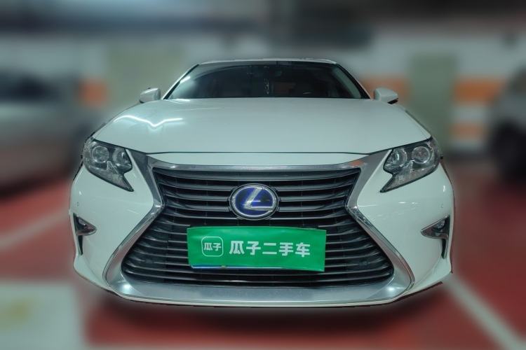 Used Lexus ES 2015 300h Comfort Edition Front