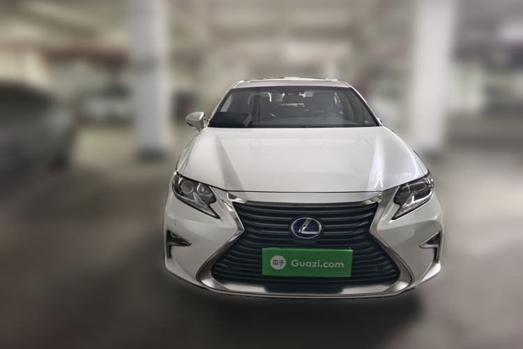 Used Lexus ES 2015 300h Comfort Edition Front