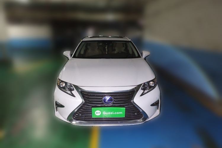 Used Lexus ES 2015 300h Comfort Edition Front