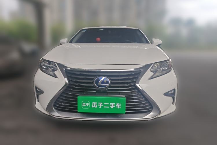 Used Lexus ES 2015 300h Comfort Edition Front