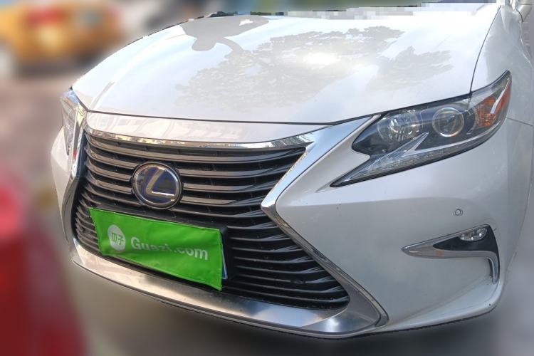 Used Lexus ES 2015 300h Comfort Edition Front