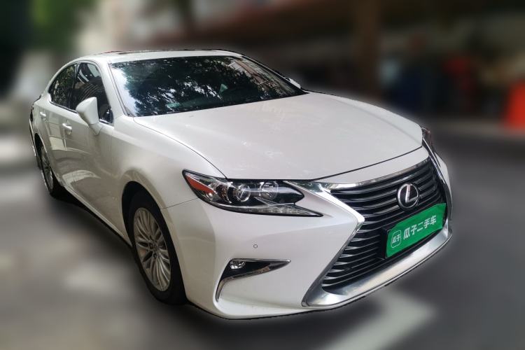 Used Lexus ES 2015 200 Elite Edition Front Right 45 Deg