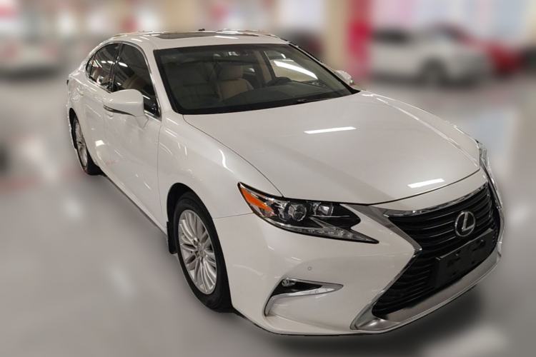 Used Lexus ES 2015 200 Elite Edition Front Right 45 Deg