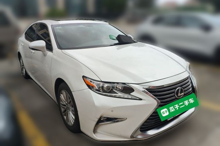 Used Lexus ES 2015 200 Elite Edition Front Right 45 Deg