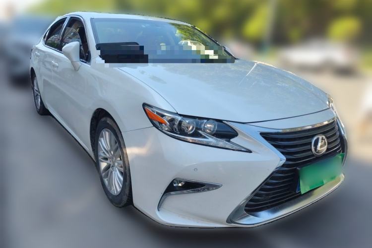 Used Lexus ES 2015 200 Elite Edition Front Right 45 Deg