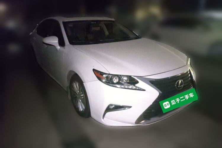 Used Lexus ES 2015 200 Elite Edition Front Right 45 Deg
