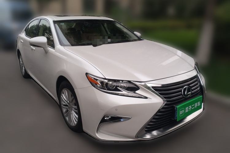 Used Lexus ES 2015 200 Elite Edition Front Right 45 Deg
