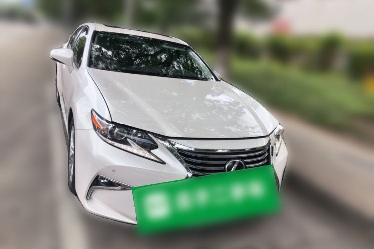 Used Lexus ES 2015 200 Elite Edition Front Right 45 Deg