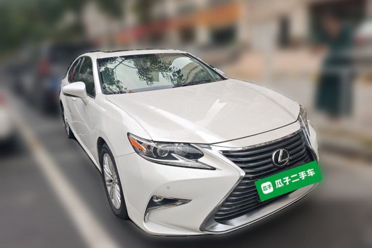 Used Lexus ES 2015 200 Elite Edition Front Right 45 Deg