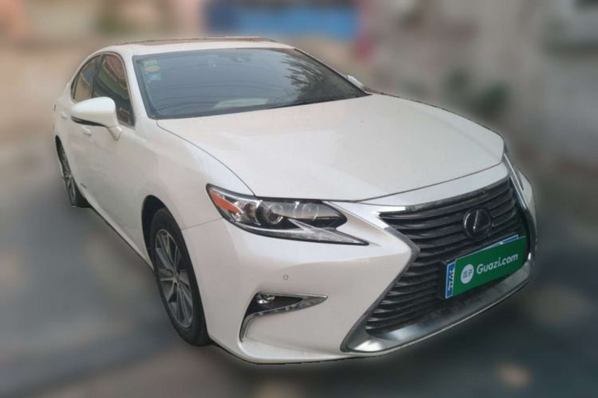 Used Lexus ES 2015 300h Luxury Edition Front Right 45 Deg