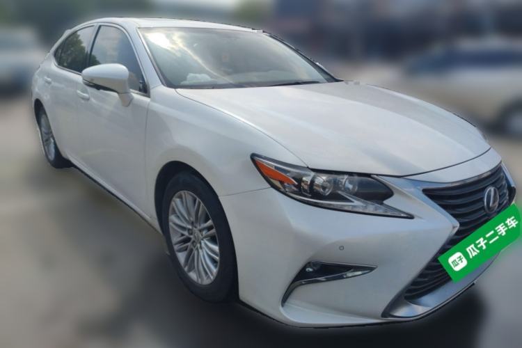 Used Lexus ES 2015 200 Elite Edition Front Right 45 Deg