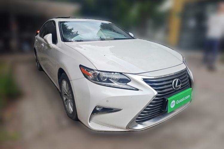 Used Lexus ES 2015 200 Elite Edition Front Right 45 Deg