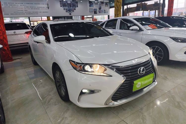 Used Lexus ES 2015 200 Elite Edition Front Right 45 Deg