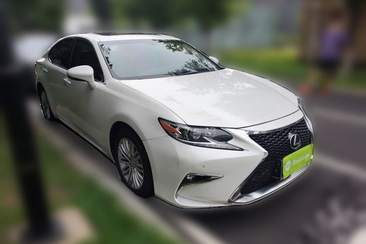 Used Lexus ES 2015 200 Elite Edition Front Right 45 Deg