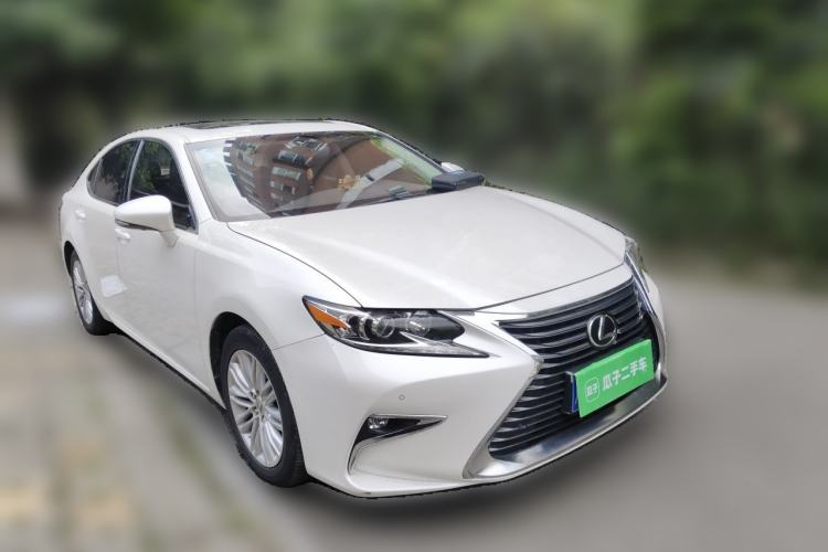 Used Lexus ES 2015 200 Elite Edition Front Right 45 Deg
