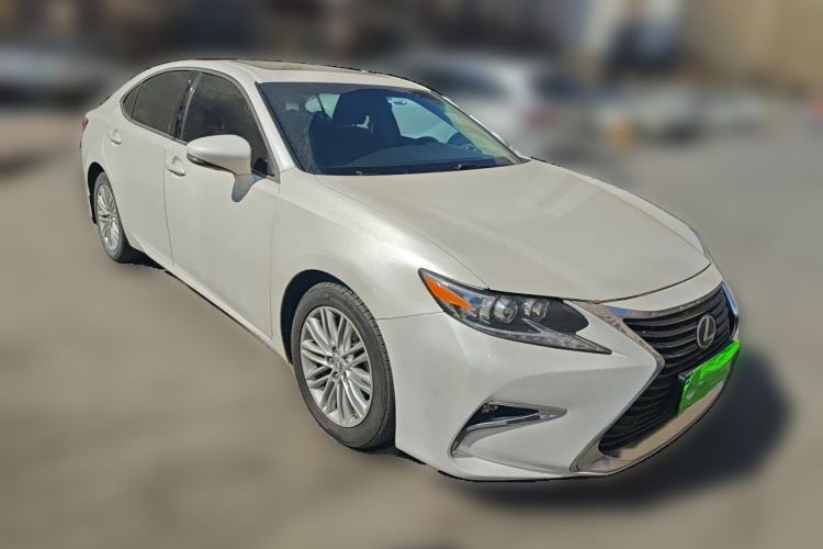 Used Lexus ES 2015 200 Elite Edition Front Right 45 Deg
