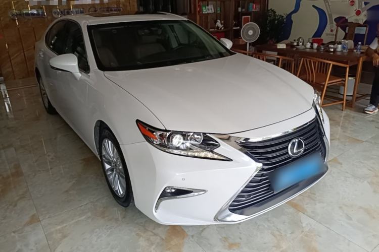 Used Lexus ES 2015 200 Elite Edition Front Right 45 Deg
