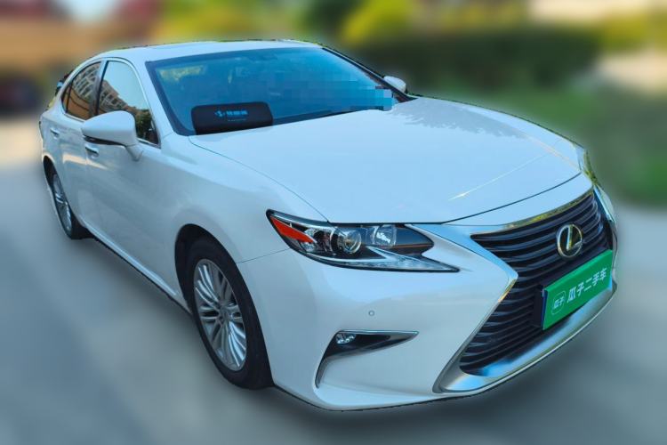 Used Lexus ES 2015 200 Elite Edition Front Right 45 Deg