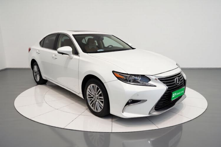 Used Lexus ES 2015 200 Elite Edition Front Right 45 Deg