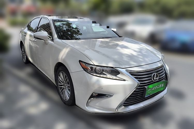 Used Lexus ES 2015 200 Elite Edition Front Right 45 Deg