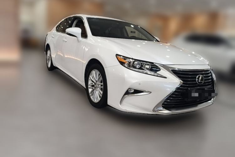 Used Lexus ES 2015 200 Elite Edition Front Right 45 Deg