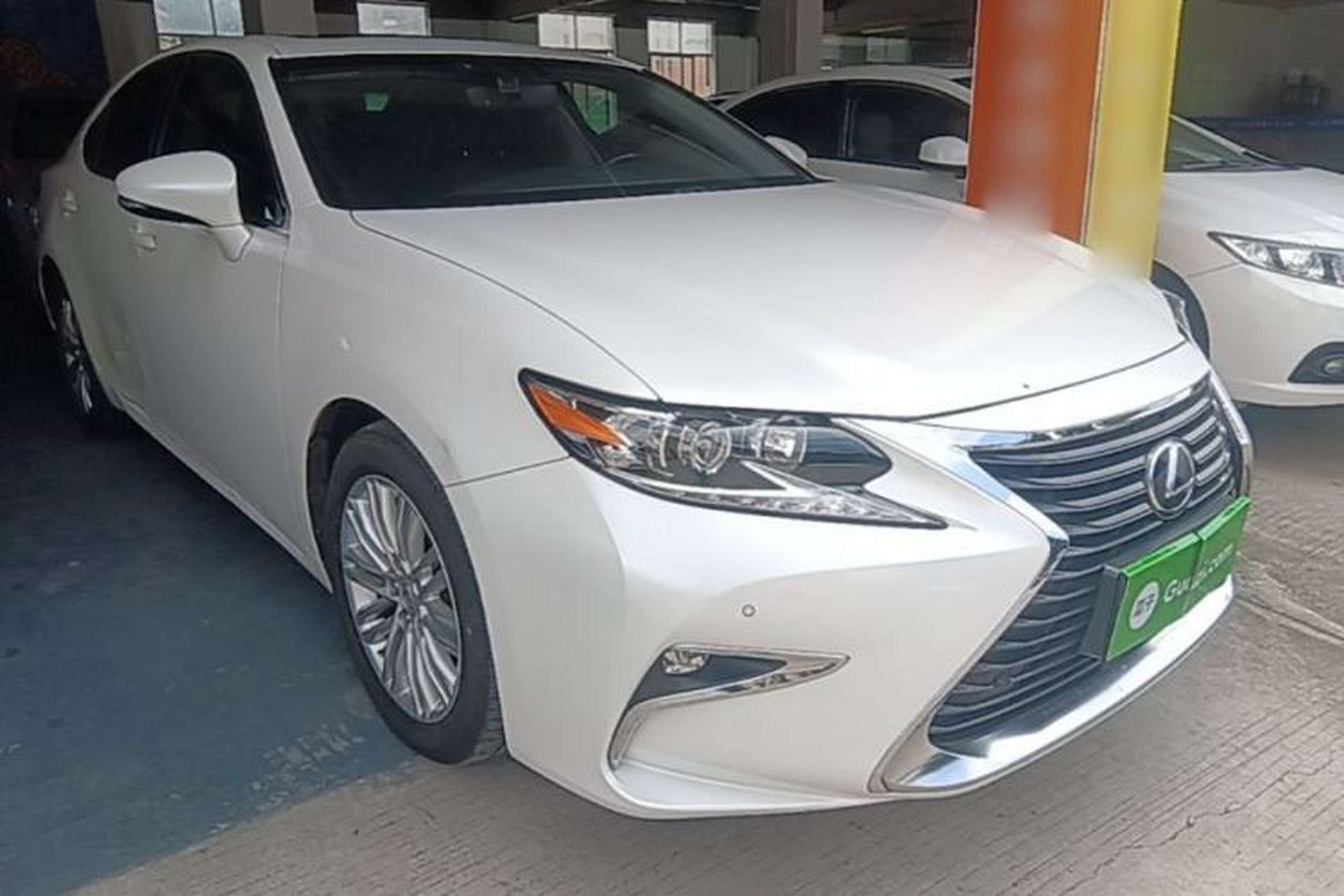 Used Lexus ES 2015 200 Elite Edition Front Right 45 Deg