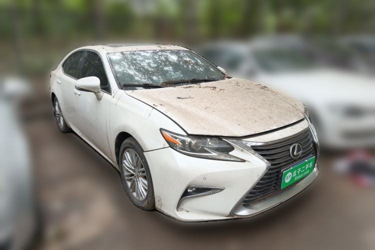 Used Lexus ES 2015 250 Elegant Edition Front Right 45 Deg