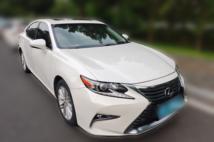 Used Lexus ES 2015 200 Elite Edition Front Right 45 Deg