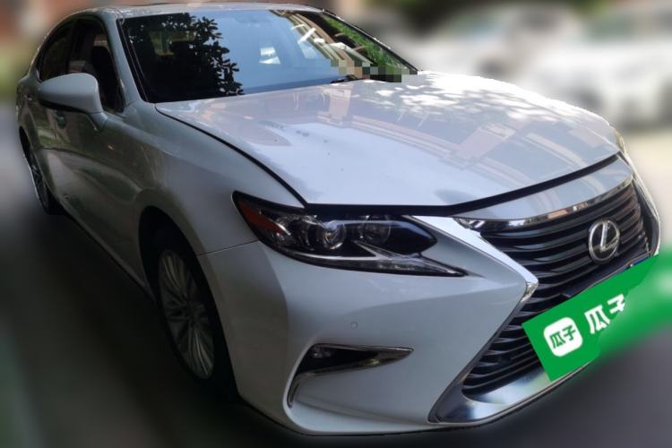 Used Lexus ES 2015 250 Elegant Edition Front Right 45 Deg