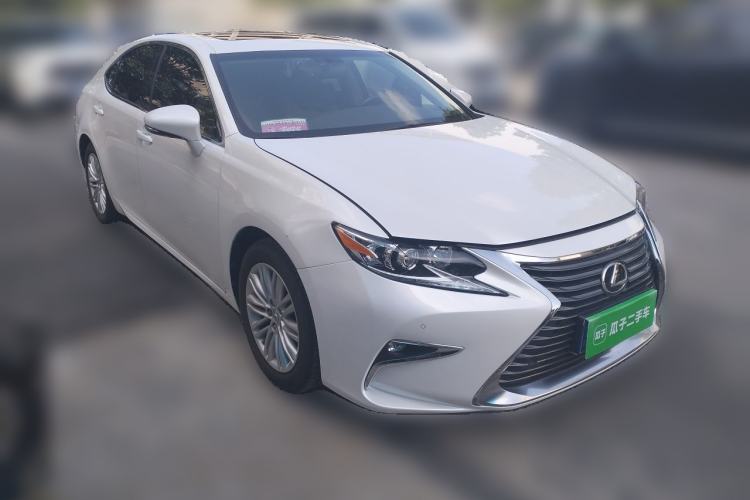 Used Lexus ES 2015 200 Elite Edition Front Right 45 Deg