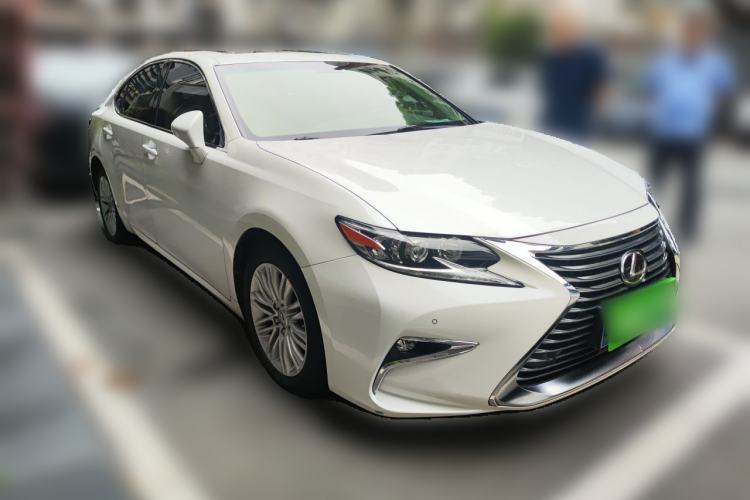 Used Lexus ES 2015 200 Elite Edition Front Right 45 Deg