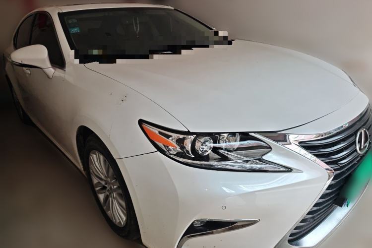 Used Lexus ES 2015 200 Elite Edition Front Right 45 Deg