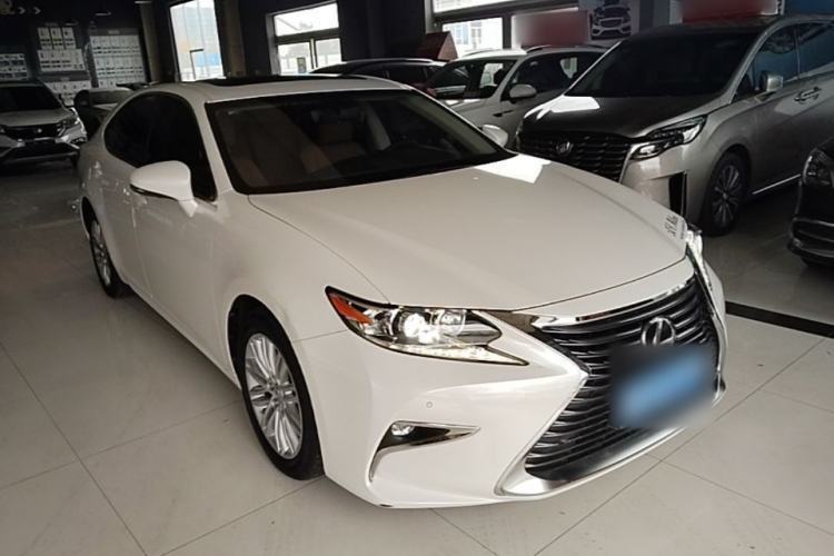 Used Lexus ES 2015 200 Elite Edition Front Right 45 Deg