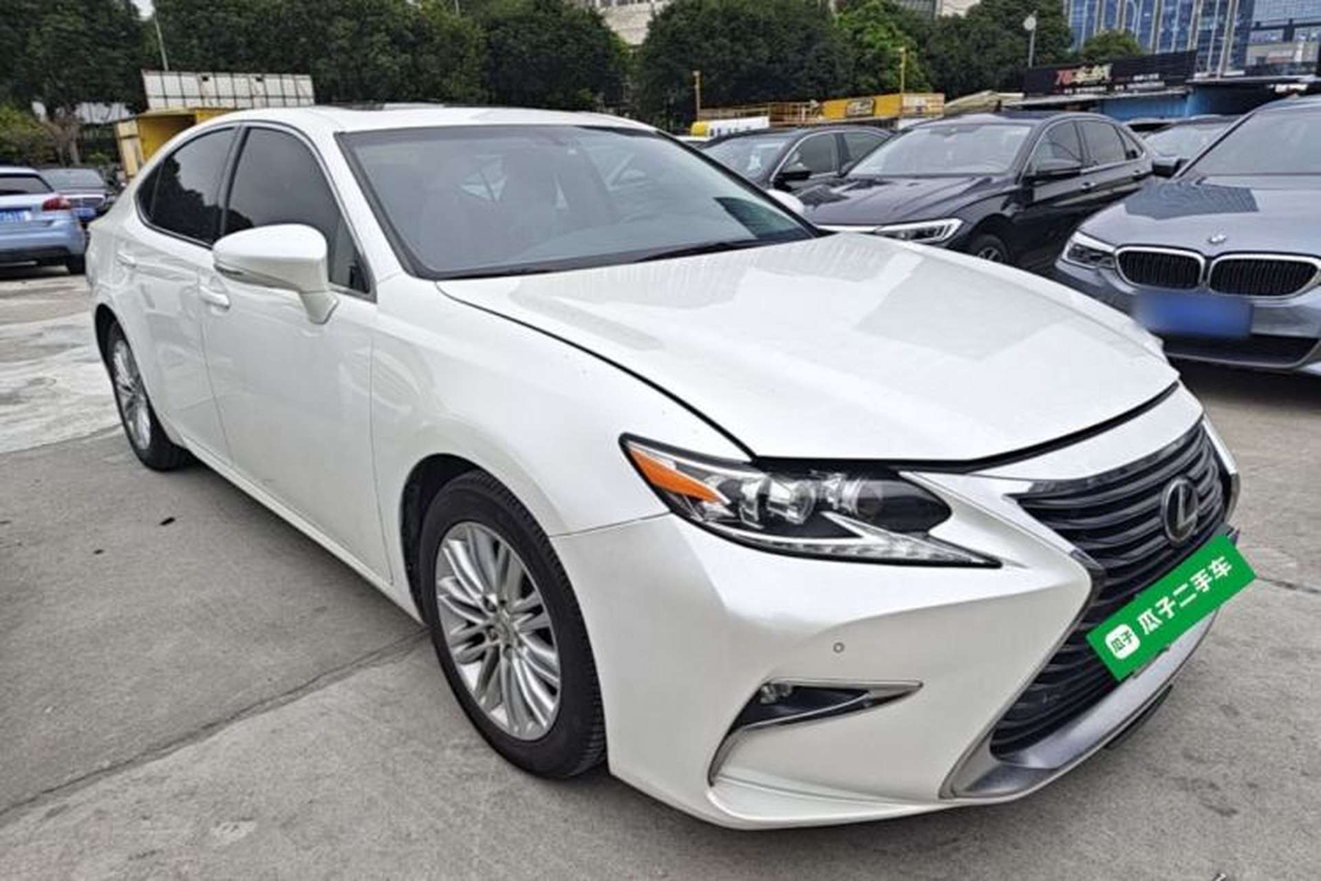 Used Lexus ES 2015 200 Elite Edition Front Right 45 Deg