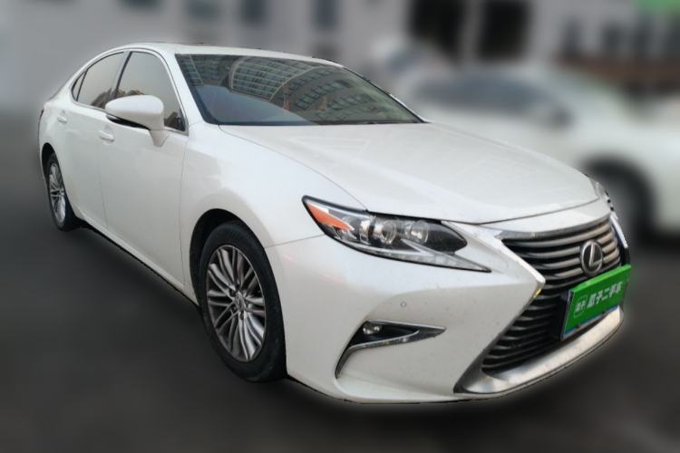 Used Lexus ES 2015 200 Elite Edition Front Right 45 Deg