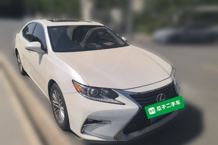 Used Lexus ES 2015 200 Elite Edition Front Right 45 Deg