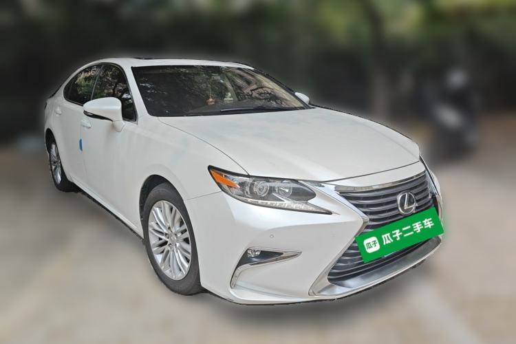Used Lexus ES 2015 200 Elite Edition Front Right 45 Deg
