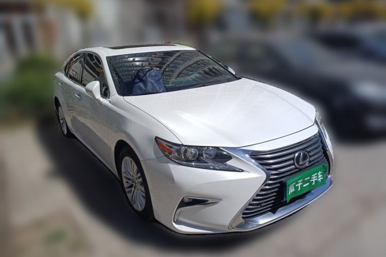 Used Lexus ES 2015 200 Elite Edition Front Right 45 Deg