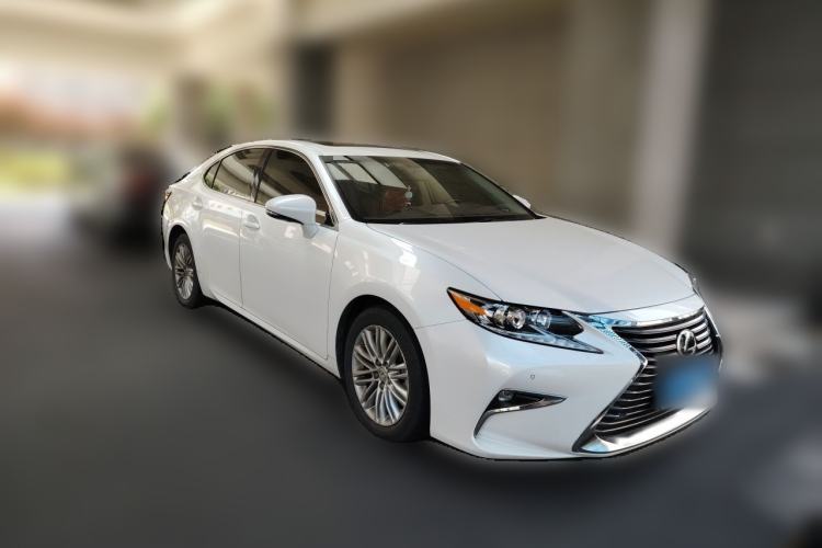 Used Lexus ES 2015 200 Elite Edition Front Right 45 Deg