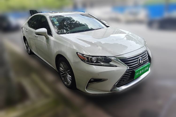 Used Lexus ES 2015 200 Elite Edition Front Right 45 Deg