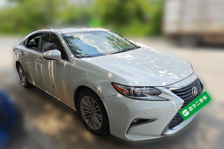 Used Lexus ES 2015 200 Elite Edition Front Right 45 Deg