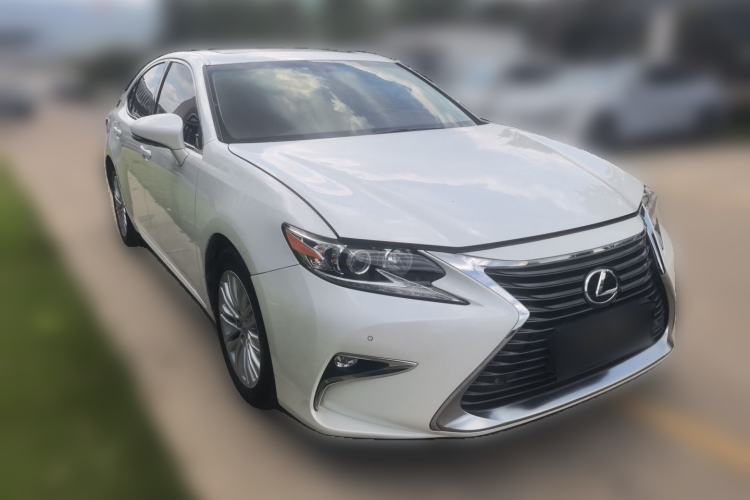 Used Lexus ES 2015 200 Elite Edition Front Right 45 Deg