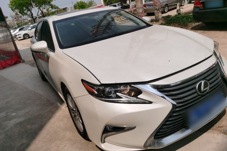 Used Lexus ES 2015 200 Elite Edition Front Right 45 Deg