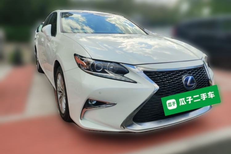 Used Lexus ES 2015 200 Elite Edition Front Right 45 Deg