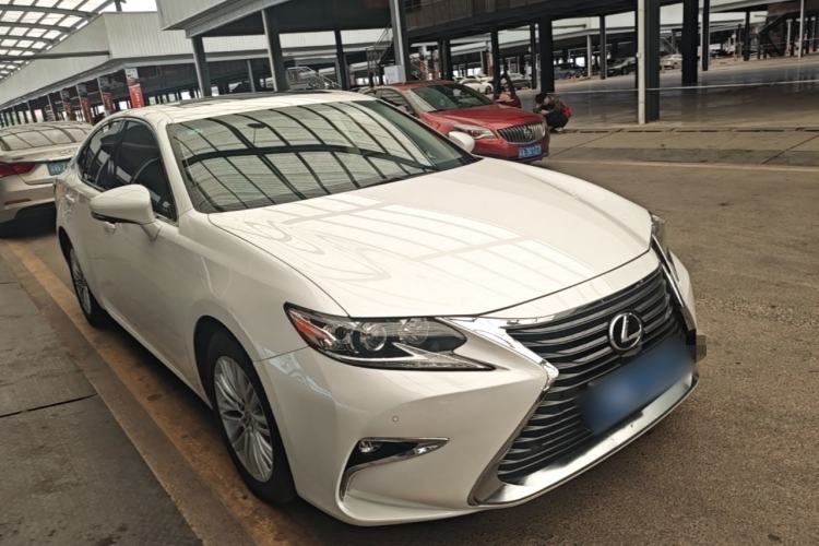 Used Lexus ES 2015 200 Elite Edition Front Right 45 Deg