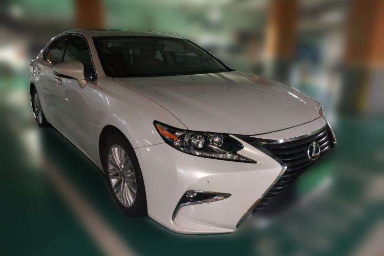 Used Lexus ES 2015 200 Elite Edition Front Right 45 Deg