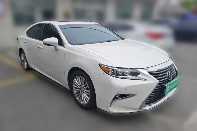 Used Lexus ES 2015 200 Comfort Edition Front Right 45 Deg