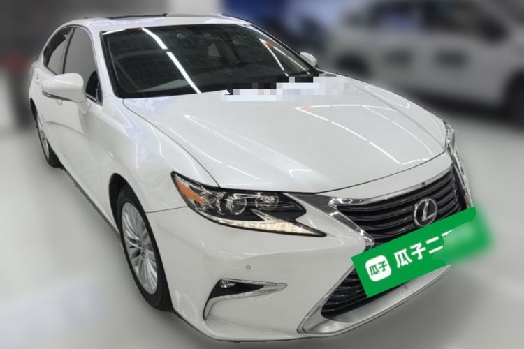 Used Lexus ES 2015 200 Elite Edition Front Right 45 Deg