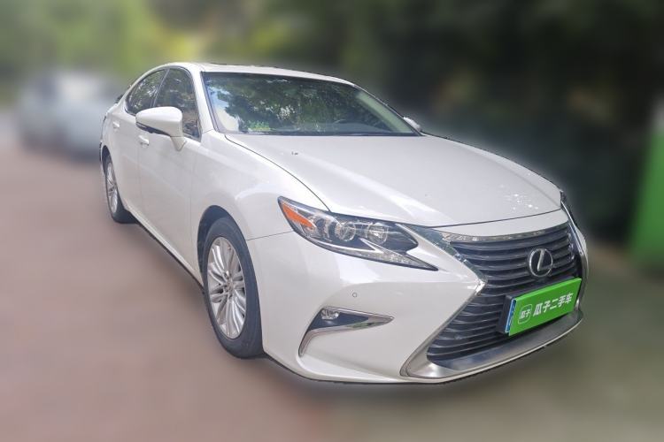 Used Lexus ES 2015 200 Elite Edition Front Right 45 Deg