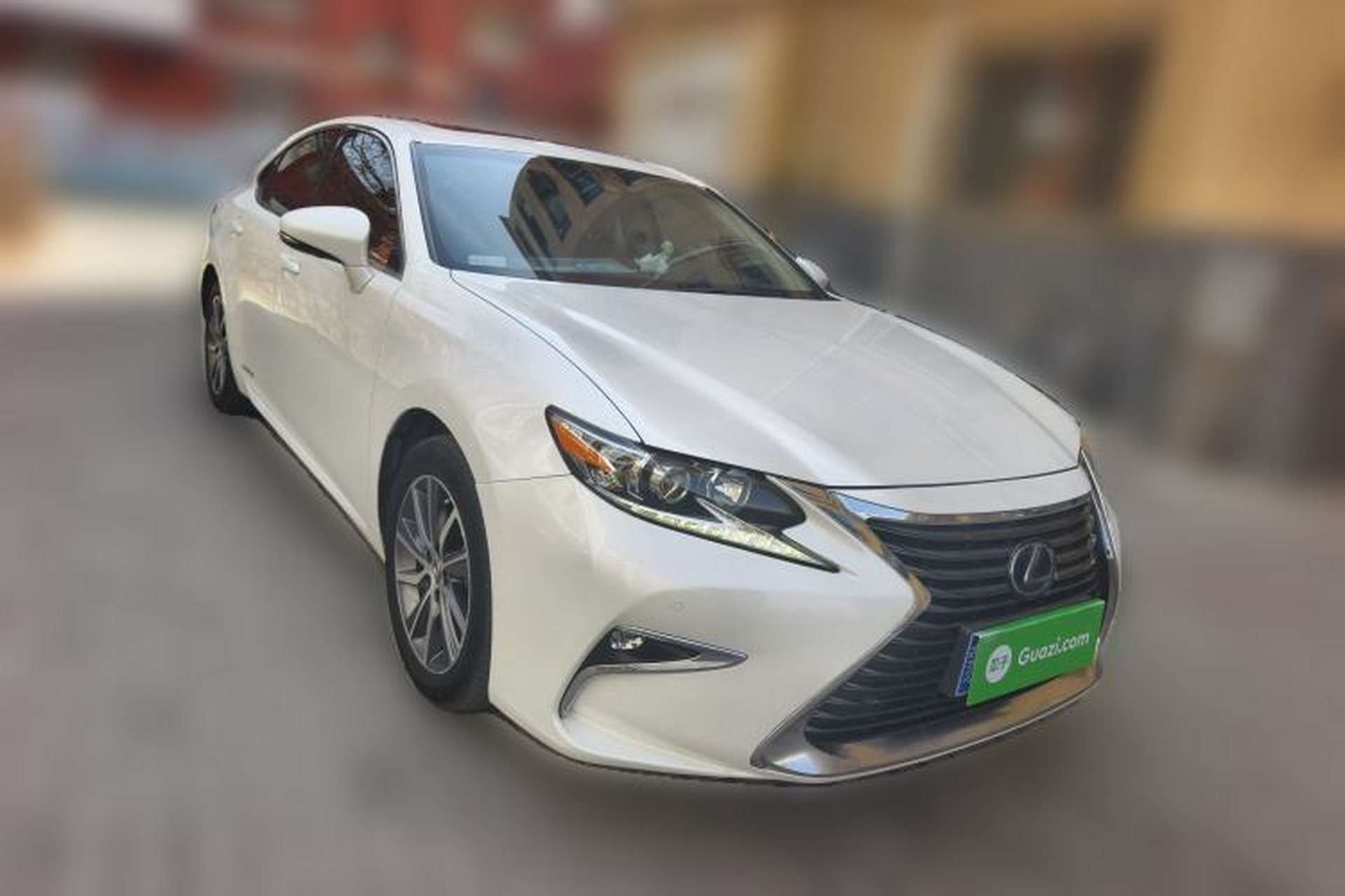 Used Lexus ES 2015 300h Comfort Edition Front Right 45 Deg